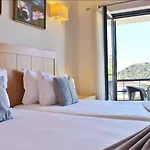 호텔 Vicentina 4*